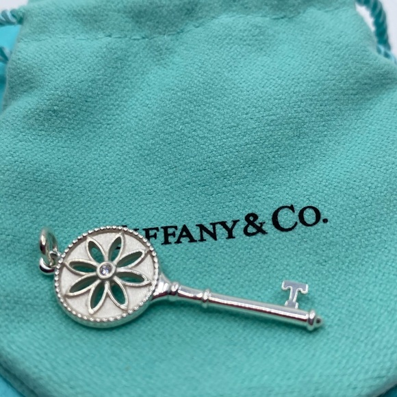 Tiffany & Co Small 1.5' In Diamond Daisy Pendant - Picture 2 of 7